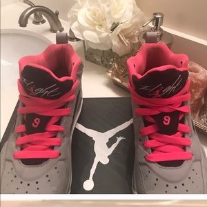 Jordans Boys 6 Woman’s 8. shoot me an offer 🛑